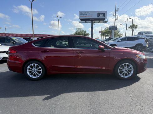 Used 2019 Ford Fusion SE FWD image 3