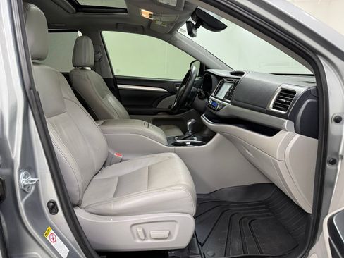 Used 2017 Toyota Highlander XLE FWD image 28