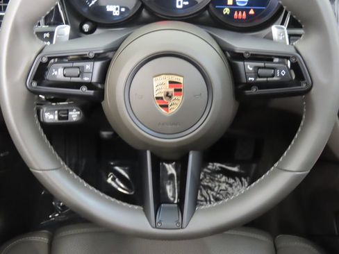 Certified 2026 Porsche Macan AWD/4WD image 19