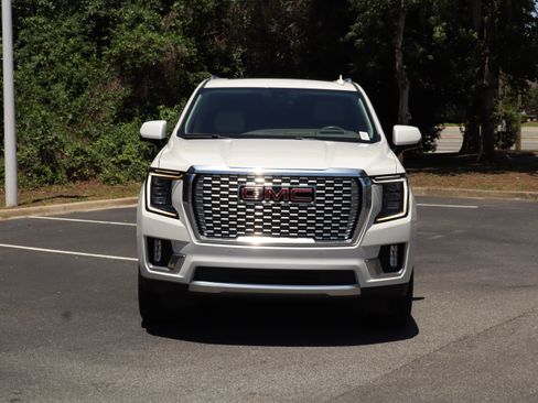 Used 2021 GMC Yukon Denali w/ Denali Ultimate Package AWD/4WD image 3