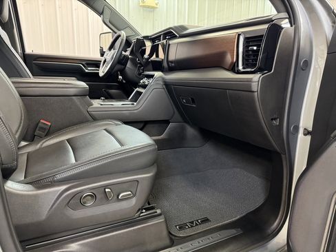 Used 2025 GMC Sierra 3500 Denali w/ Denali Reserve Package image 27