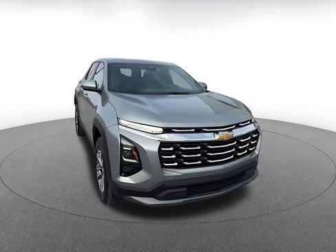 Used 2025 Chevrolet Equinox LT image 3