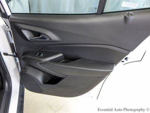 Used 2025 Chevrolet Trax LT w/ LT Convenience Package FWD image 21
