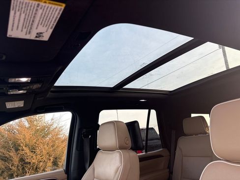 Used 2022 Chevrolet Tahoe Premier w/ Premium Package image 35