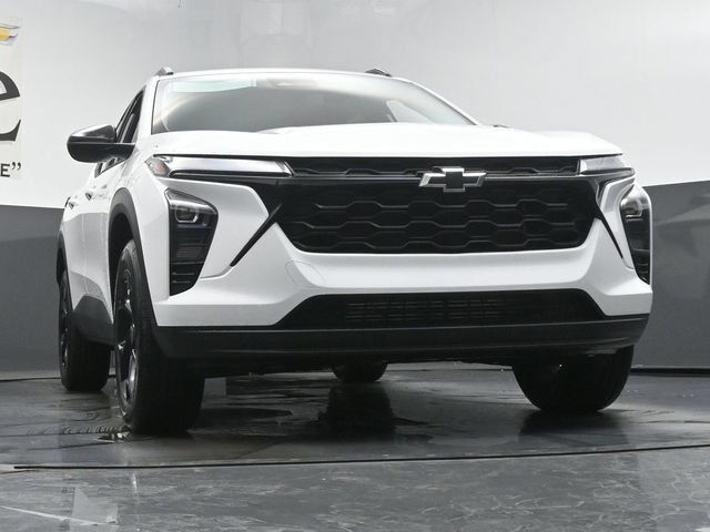 New 2026 Chevrolet Trax LT w/ Driver Confidence Package FWD image 3
