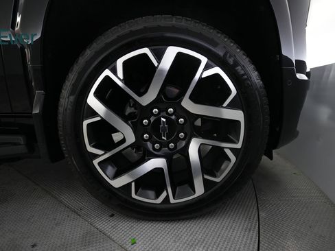 Used 2025 Chevrolet Silverado EV RST AWD/4WD image 14