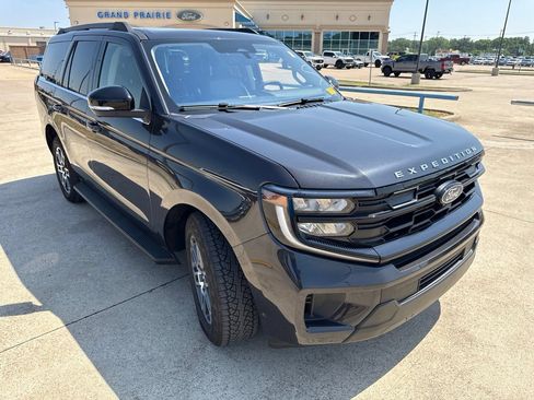 Used 2025 Ford Expedition Active AWD/4WD image 18