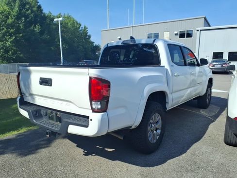 Used 2019 Toyota Tacoma SR5 RWD image 2