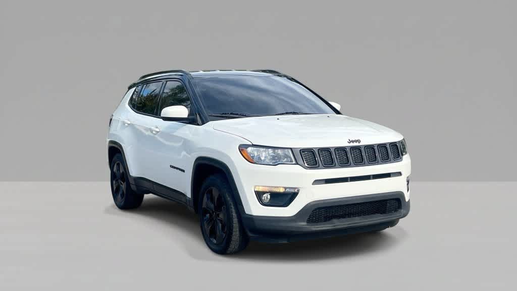Used 2018 Jeep Compass Latitude w/ Popular Equipment Group FWD image 2