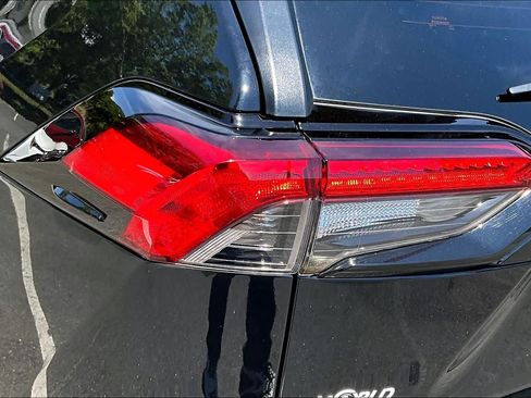 Used 2021 Toyota RAV4 XLE FWD image 28
