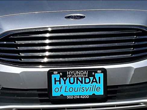 Used 2017 Ford Fusion SE w/ Equipment Group 201A image 29