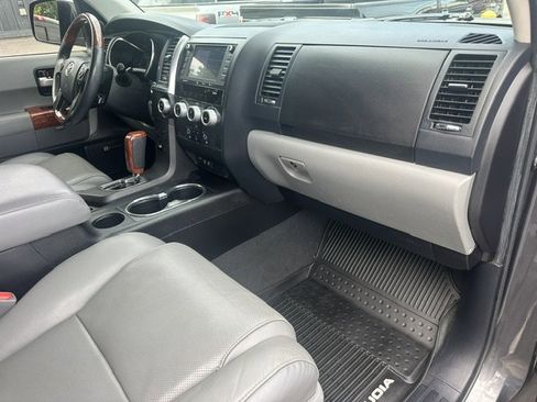 Used 2020 Toyota Sequoia Platinum RWD image 23