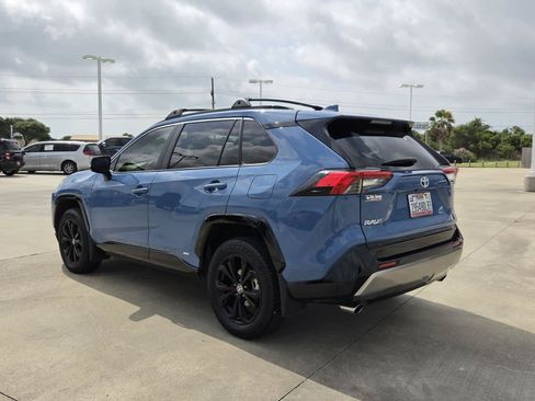 Used 2024 Toyota RAV4 SE AWD/4WD image 3