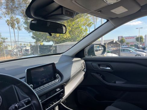 Used 2025 Nissan Rogue SV image 36