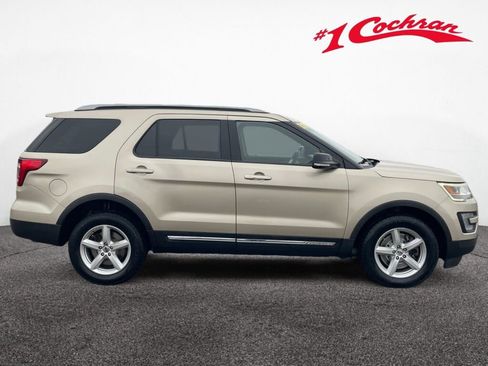 Used 2017 Ford Explorer XLT image 21
