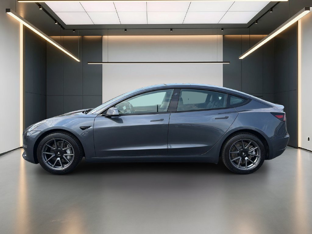 Used 2023 Tesla Model 3 Standard Range RWD image 2