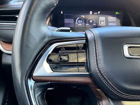 Used 2022 Jeep Grand Cherokee Summit w/ Luxury Tech Group V image 23