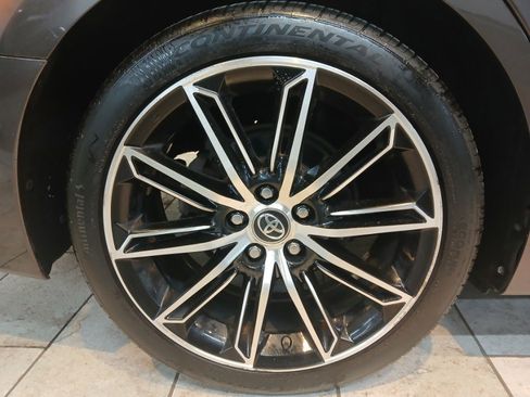 Used 2019 Toyota Avalon XSE image 34