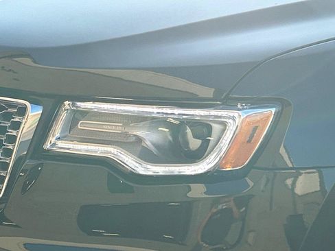 Used 2018 Jeep Grand Cherokee Overland AWD/4WD image 10