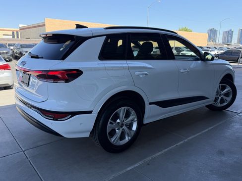 Used 2025 Audi Q6 e-tron Premium w/ Convenience Package image 4