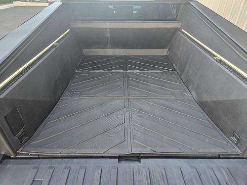 Used 2024 Tesla Cybertruck AWD Crew Cab image 24