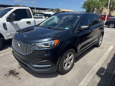 Certified 2023 Ford Edge SE image 2