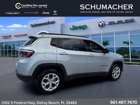 Used 2024 Jeep Compass Latitude AWD/4WD image 7