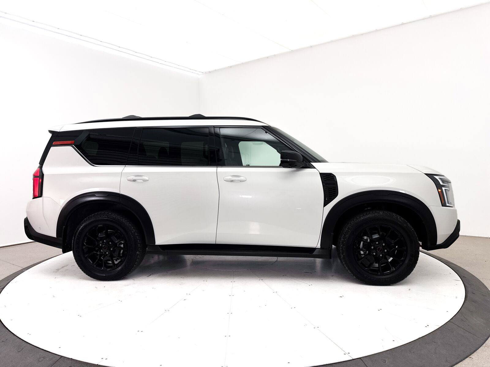 Used 2025 Nissan Armada PRO-4X w/ Pro-4X Premium Package AWD/4WD image 43