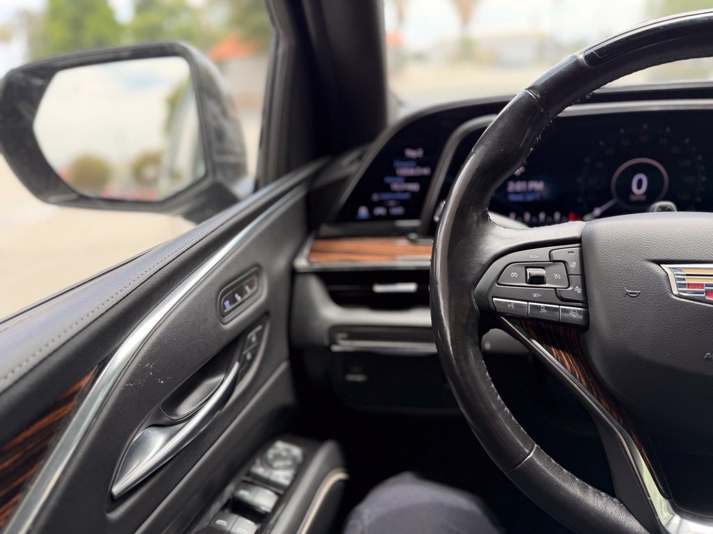 Used 2023 Cadillac Escalade Premium Luxury RWD image 7