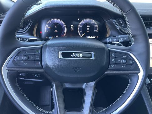 New 2026 Jeep Grand Cherokee Altitude image 32