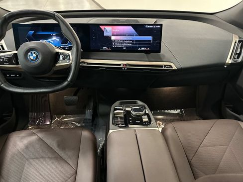 Used 2023 BMW iX xDrive50 w/ Convenience Package AWD/4WD image 15