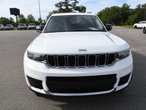 Used 2023 Jeep Grand Cherokee L Laredo RWD image 5