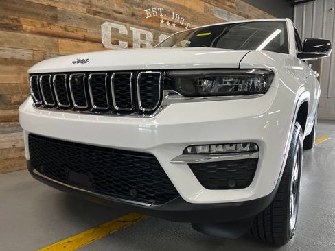 Used 2022 Jeep Grand Cherokee Limited 4xe w/ Luxury Tech Group II AWD/4WD image 8