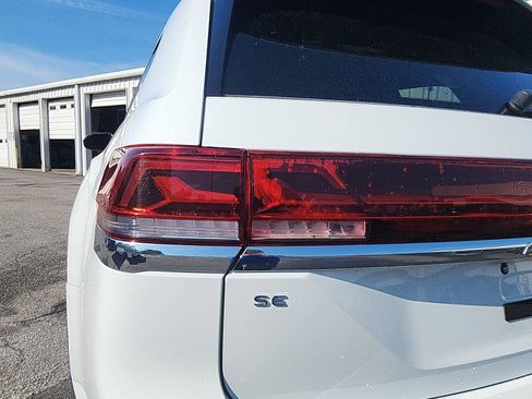 Used 2024 Volkswagen Atlas SE AWD/4WD image 10
