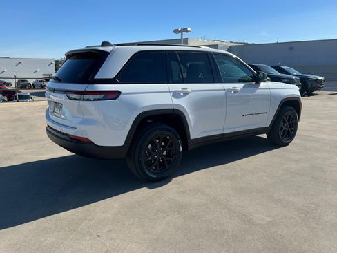 New 2025 Jeep Grand Cherokee 4WD image 5