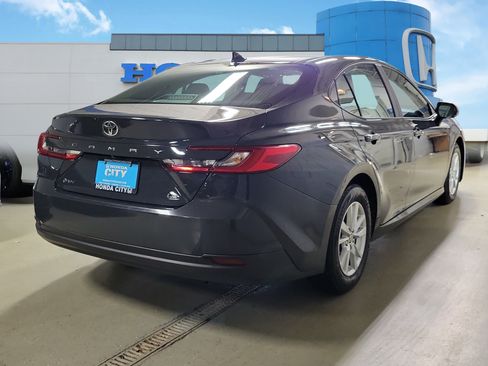 Used 2025 Toyota Camry LE FWD image 5