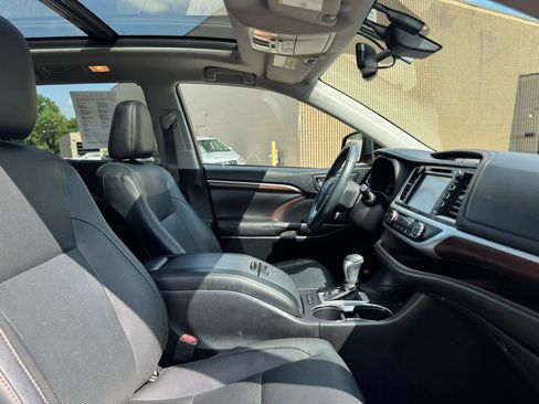 Used 2016 Toyota Highlander Limited Platinum AWD/4WD image 26