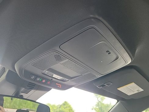 Used 2024 Chevrolet Traverse LS FWD image 24