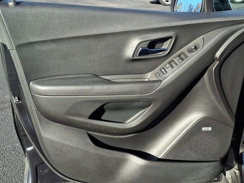 Used 2015 Chevrolet Trax LTZ image 12