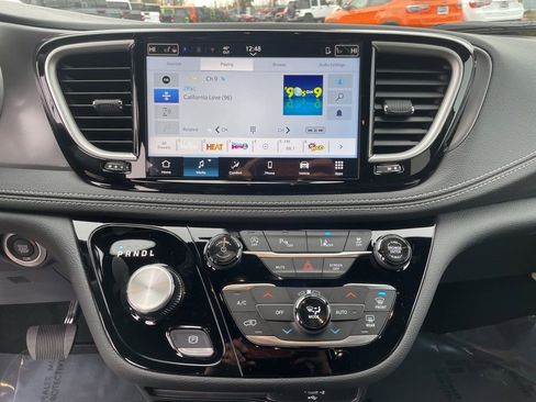 New 2026 Chrysler Pacifica Select image 12