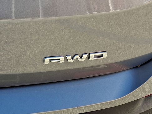 Used 2023 GMC Terrain SLE w/ Driver Convenience Package image 33