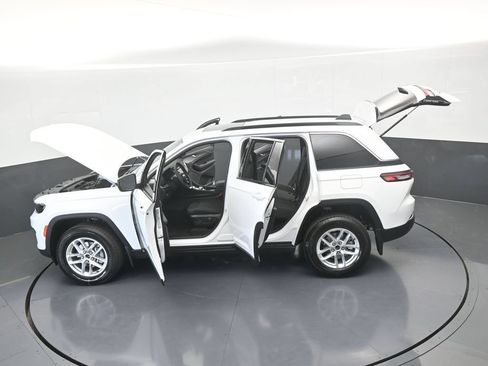 Used 2025 Jeep Grand Cherokee Laredo X RWD image 60