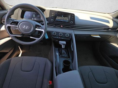 New 2026 Hyundai Elantra SE FWD image 11