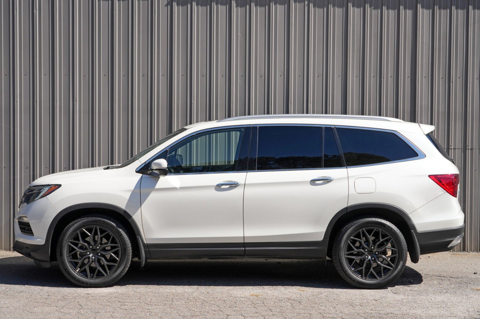 Used 2017 Honda Pilot Touring image 48