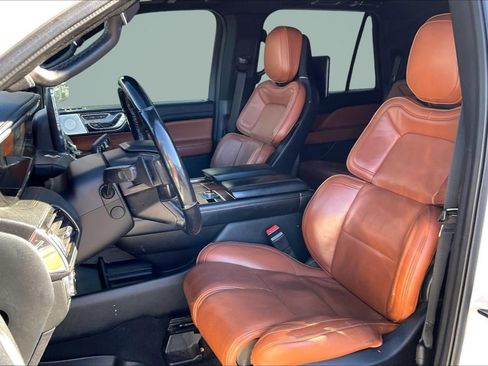 Used 2018 Lincoln Navigator L Reserve w/ Technology Package image 25