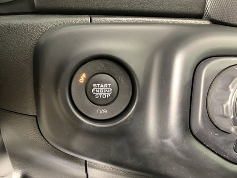 Used 2022 Jeep Wrangler Unlimited Sahara w/ Cold Weather Group AWD/4WD image 17