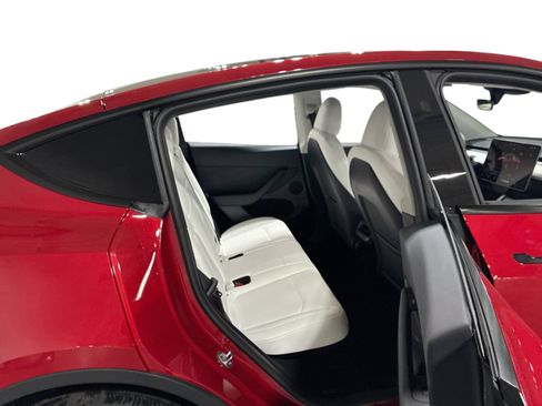 Certified 2023 Tesla Model Y Long Range AWD/4WD image 11