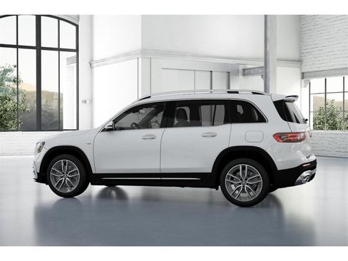 New 2025 Mercedes-Benz GLB 35 AMG 4MATIC image 32