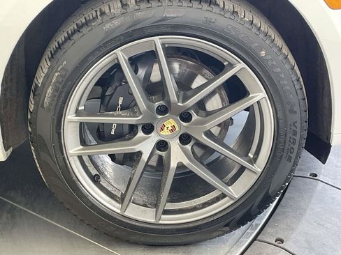 Certified 2025 Porsche Macan Turbo AWD/4WD image 14