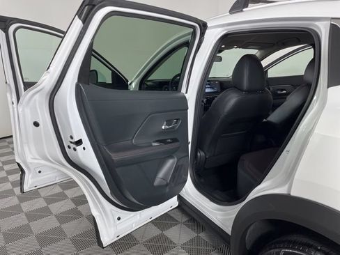 Certified 2025 Nissan Kicks SR FWD image 39